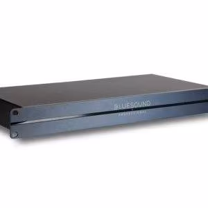 Bluesound Professional B400S – преден панел на 4‑зонов мрежов музикален плеър