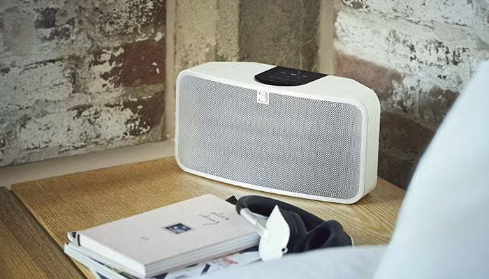 Безжична тонколона Bluesound PULSE MINI 2i Bluesound PULSE MINI 2i – компактна мултирум тонколона с 100W мощност, двойни уфери и висококачествен high‑res звук