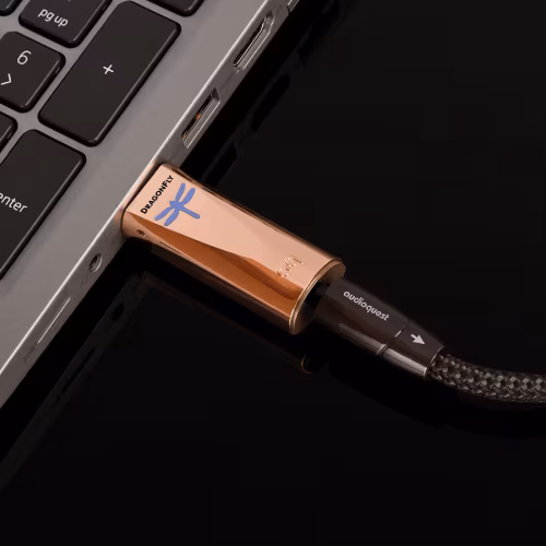 Компактен USB DAC AudioQuest DragonFly Copper
AudioQuest DragonFly Copper преносим USB DAC, предусилвател и усилвател за слушалки с 32-битов ESS Sabre ES9218 DAC